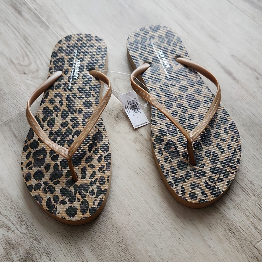 Old Navy Women's Leopard Print Flip Flops